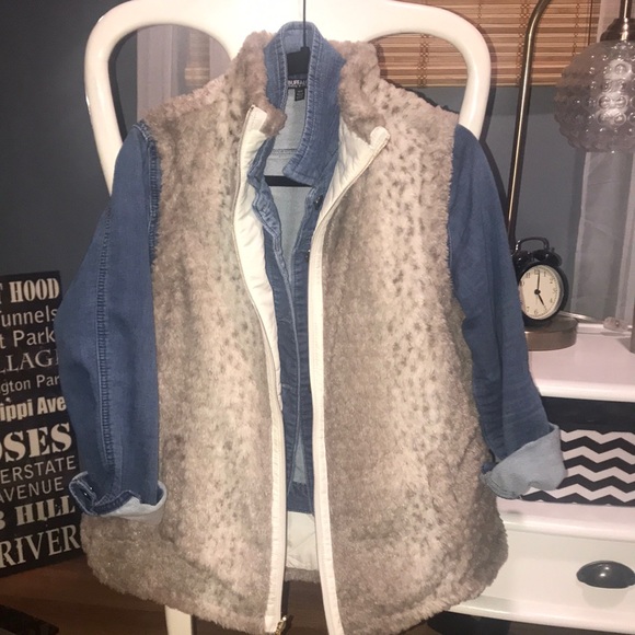 Reversible vest - Picture 2 of 7